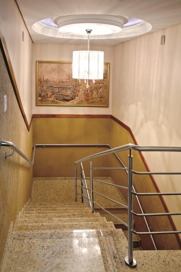 Lira Hotel Curitiba Bagian luar foto