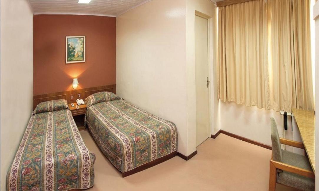 Lira Hotel Curitiba Bagian luar foto
