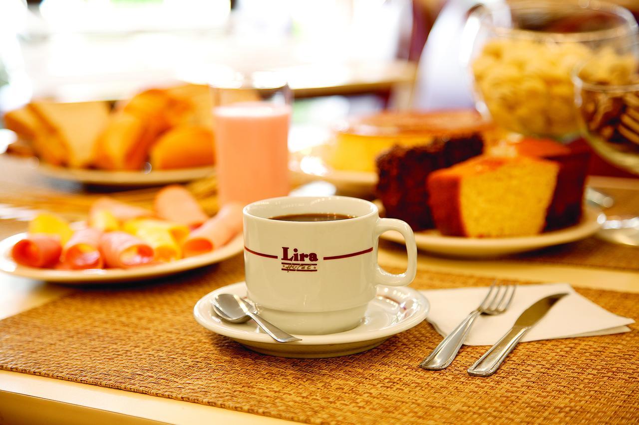 Lira Hotel Curitiba Bagian luar foto