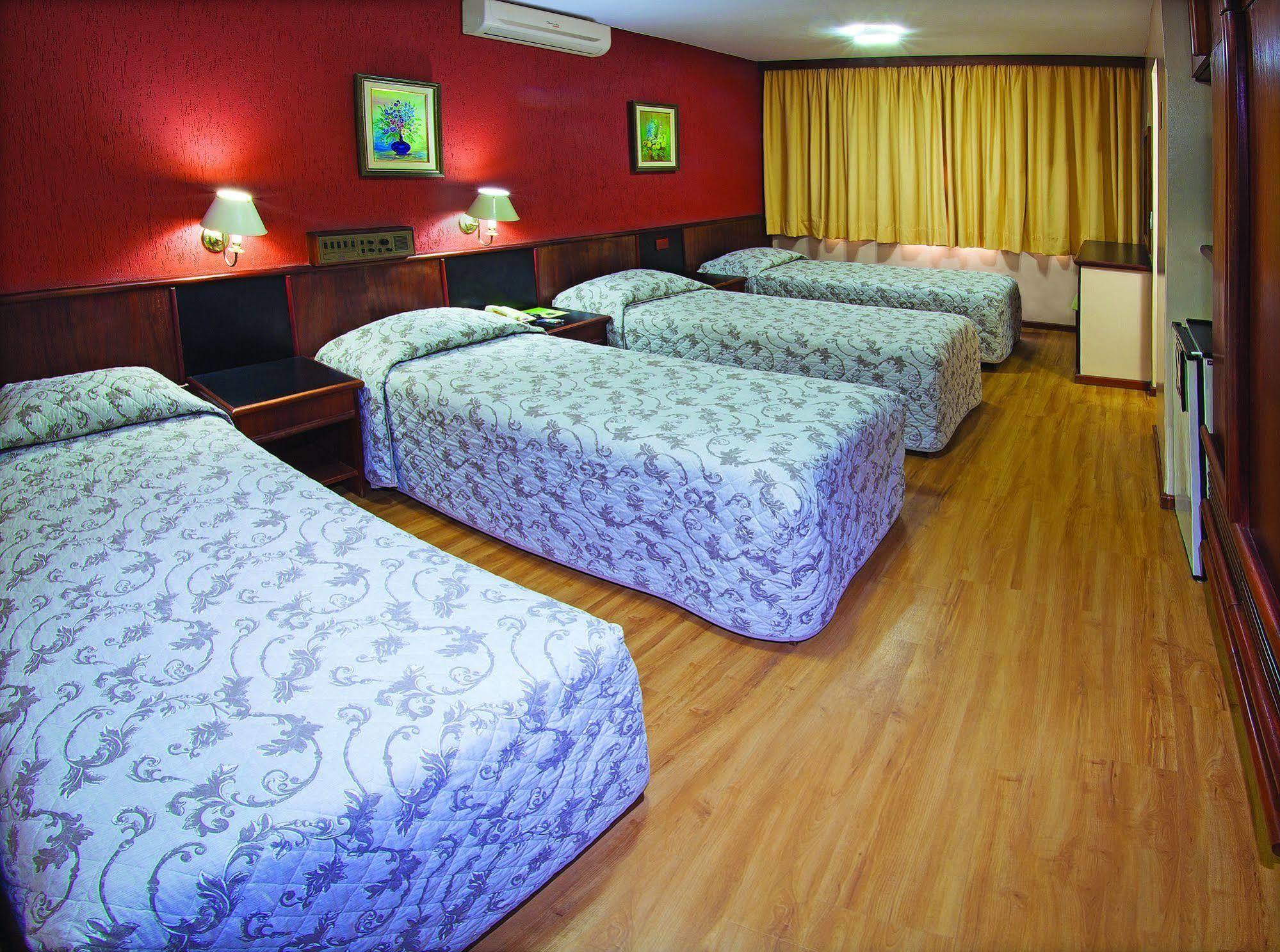 Lira Hotel Curitiba Bagian luar foto