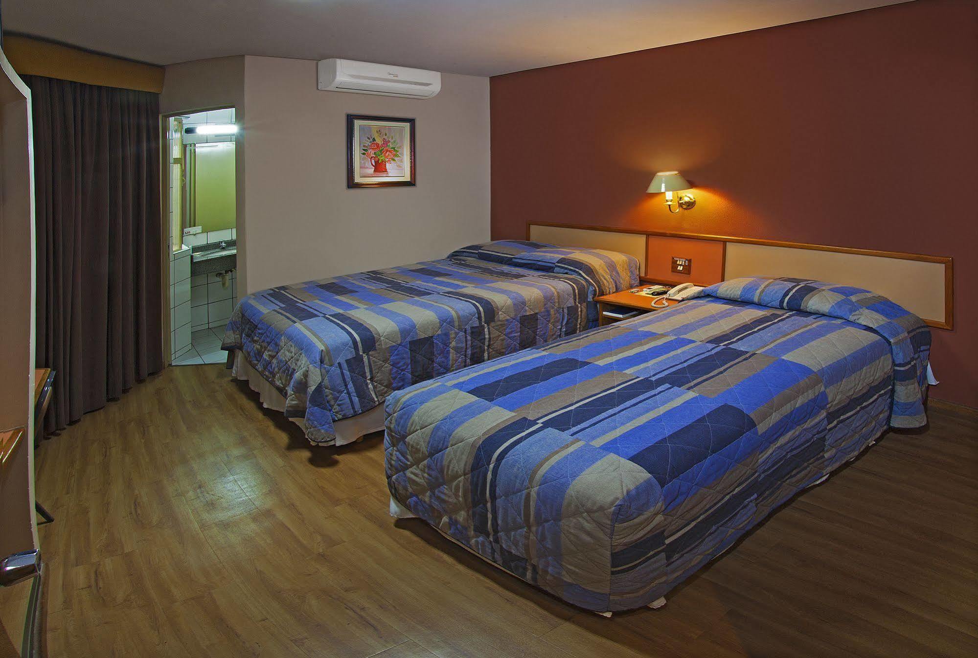 Lira Hotel Curitiba Bagian luar foto