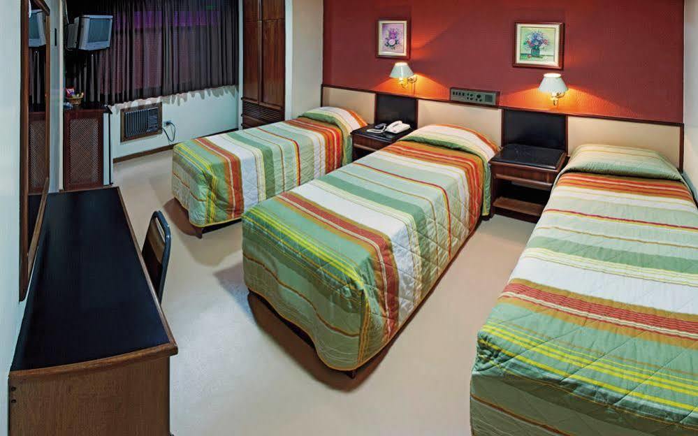 Lira Hotel Curitiba Bagian luar foto
