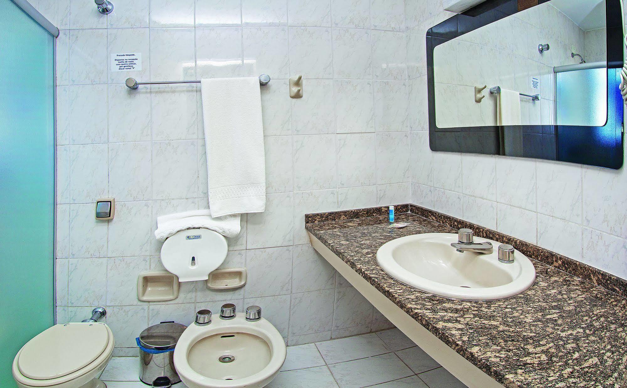 Lira Hotel Curitiba Bagian luar foto