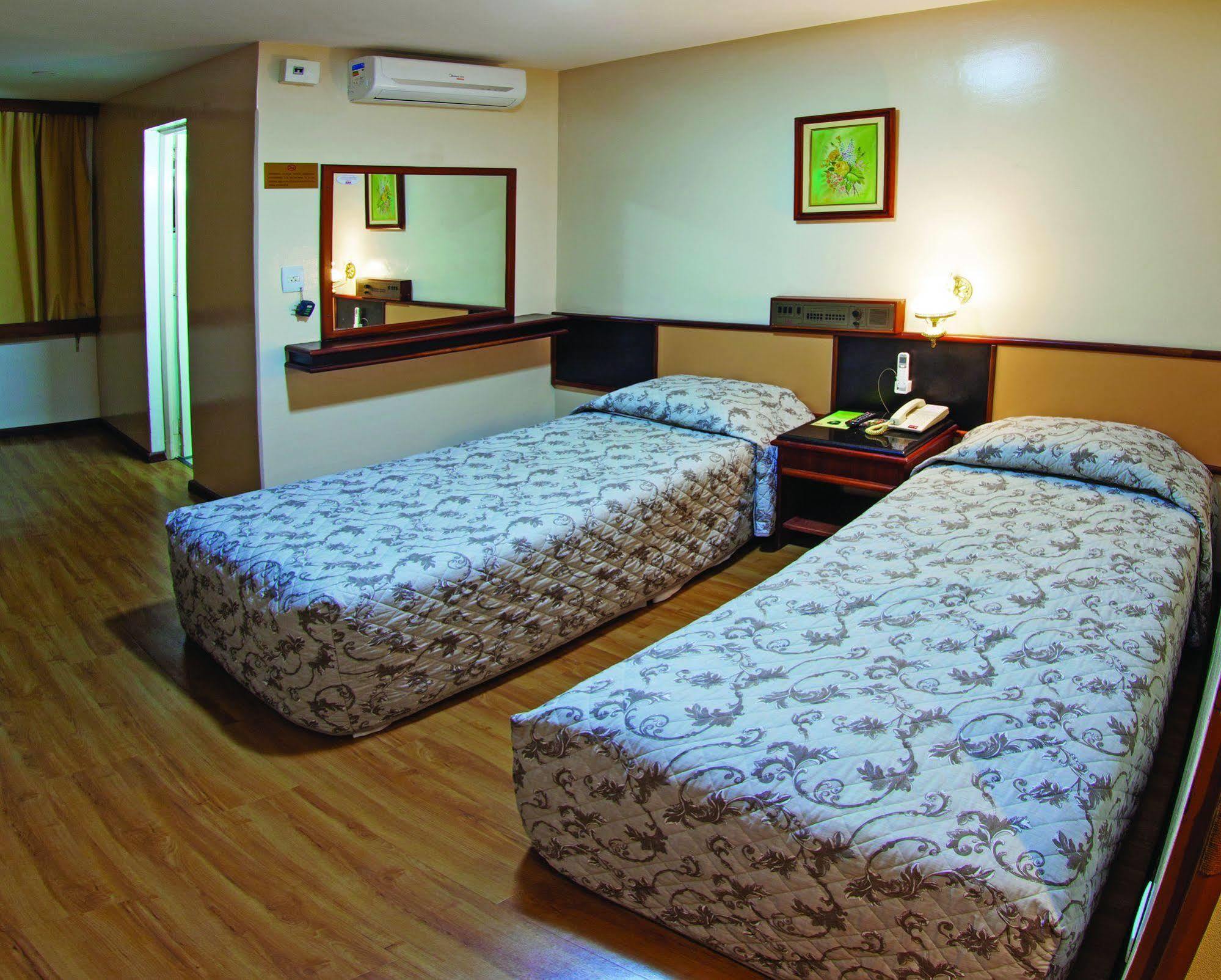 Lira Hotel Curitiba Bagian luar foto