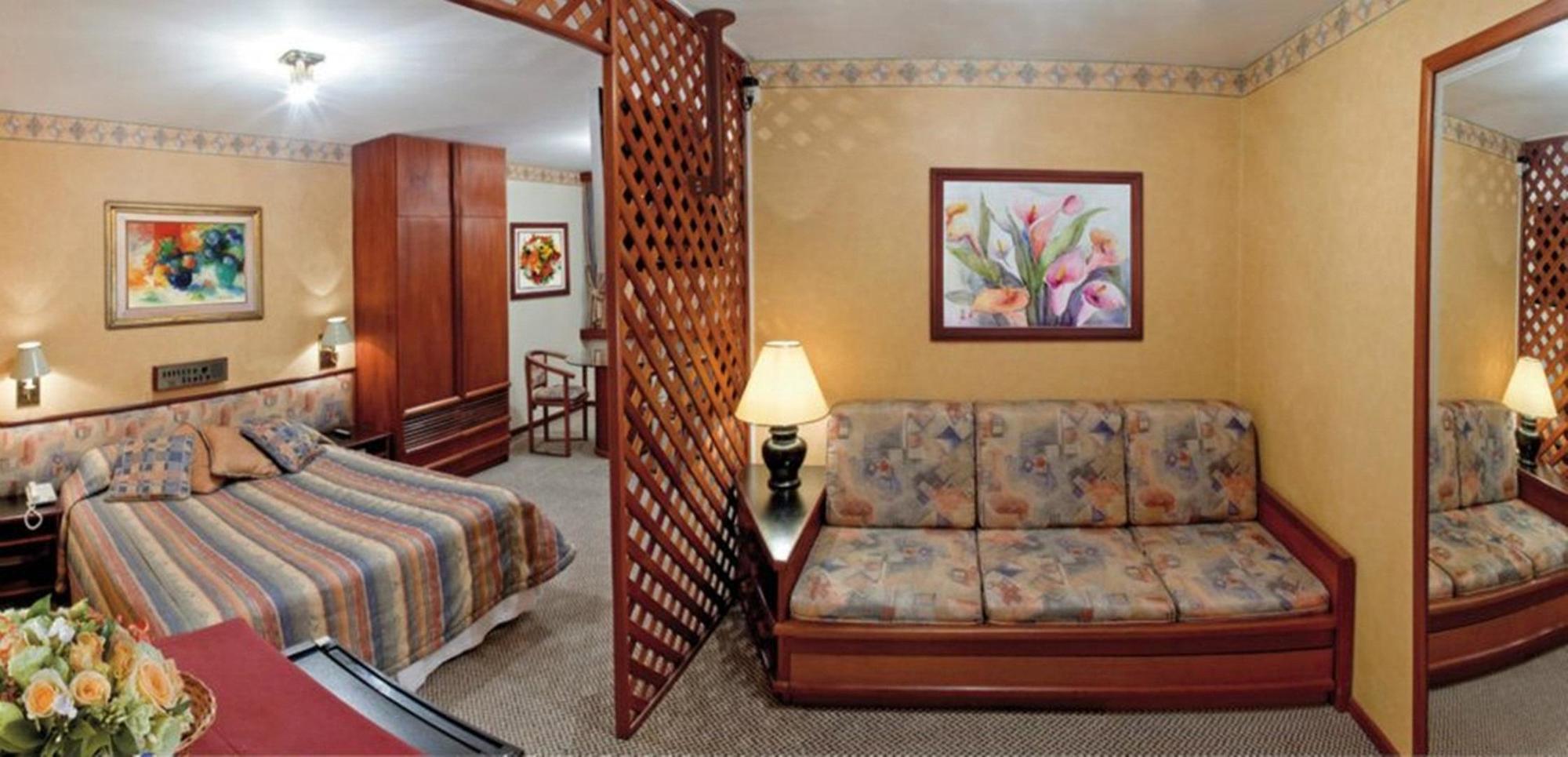 Lira Hotel Curitiba Bagian luar foto